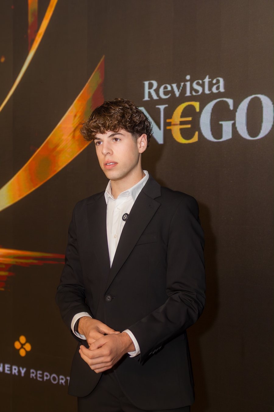 Eros Juárez durante una entrevista en un evento de empresa